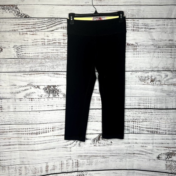 Lululemon Wunder Under Crop Full-On Luon Black / Su14 Quilt 18- sz 4 - Picture 5 of 7